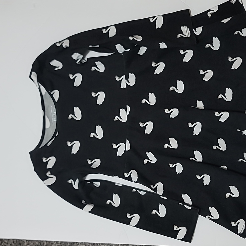 Preloved Black & White Long Sleeve Swan Children's Place dress size 3T 😍
